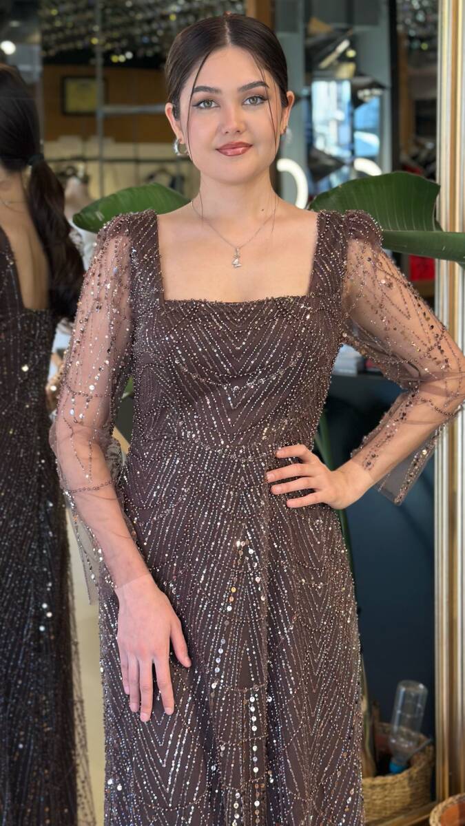 Kahverengi Kare Yaka Uzun Kollu Kloş Etekli Pullu Boncuklu Uzun Abiye Elbise 11047-03 - 3